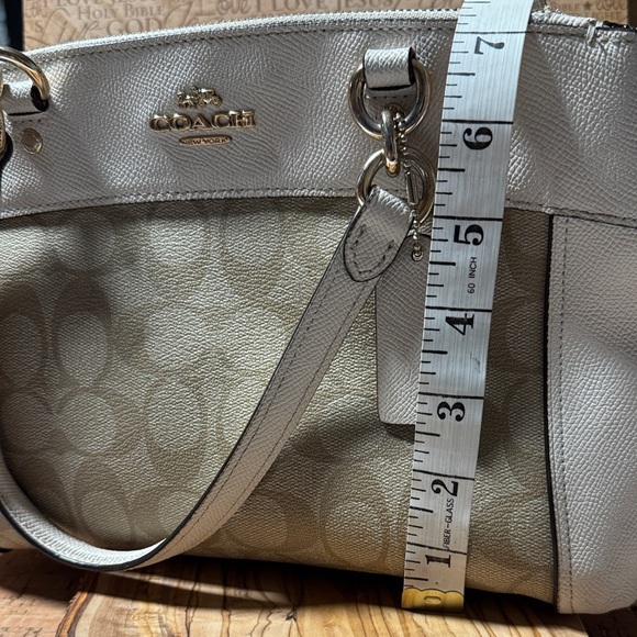 Coach Tan and Cream Shoulder Bag and wallet preowned great condition. - Picture 7 of 16